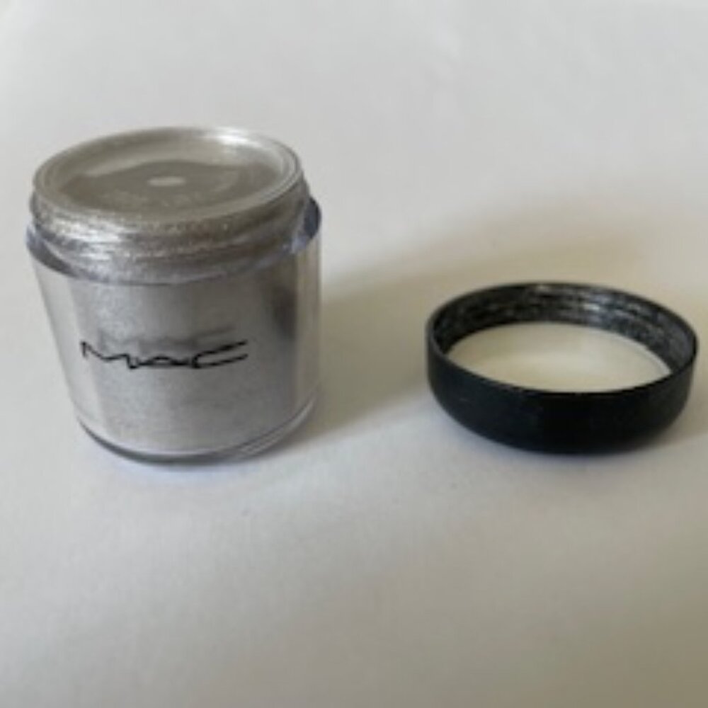 MAC Silver Fog Pigment